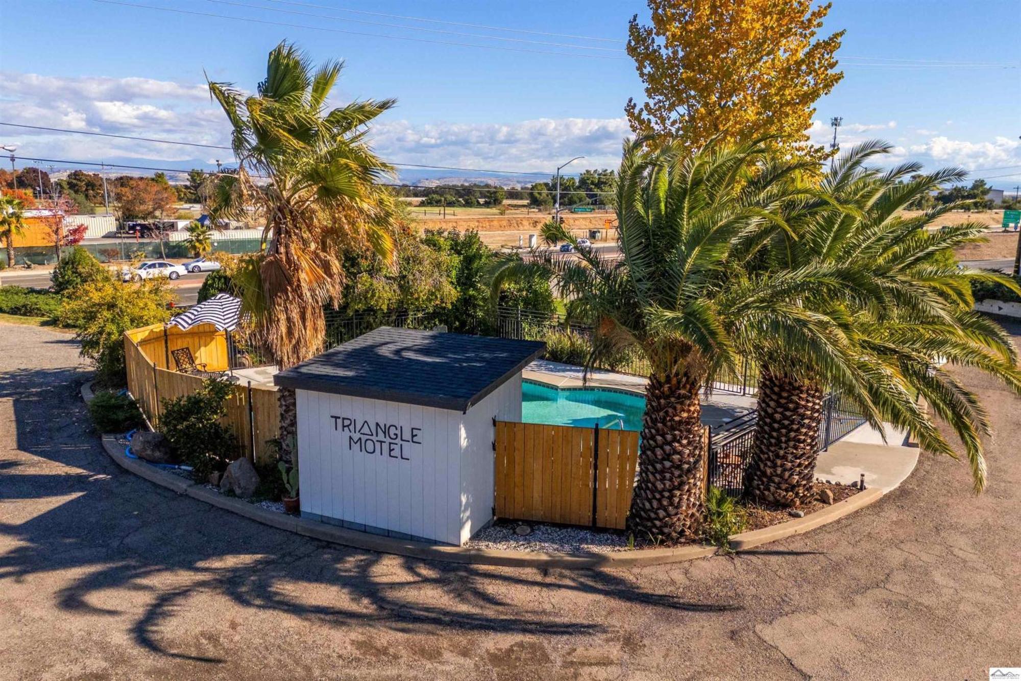 Triangle Motel レッド・ブラフ エクステリア 写真